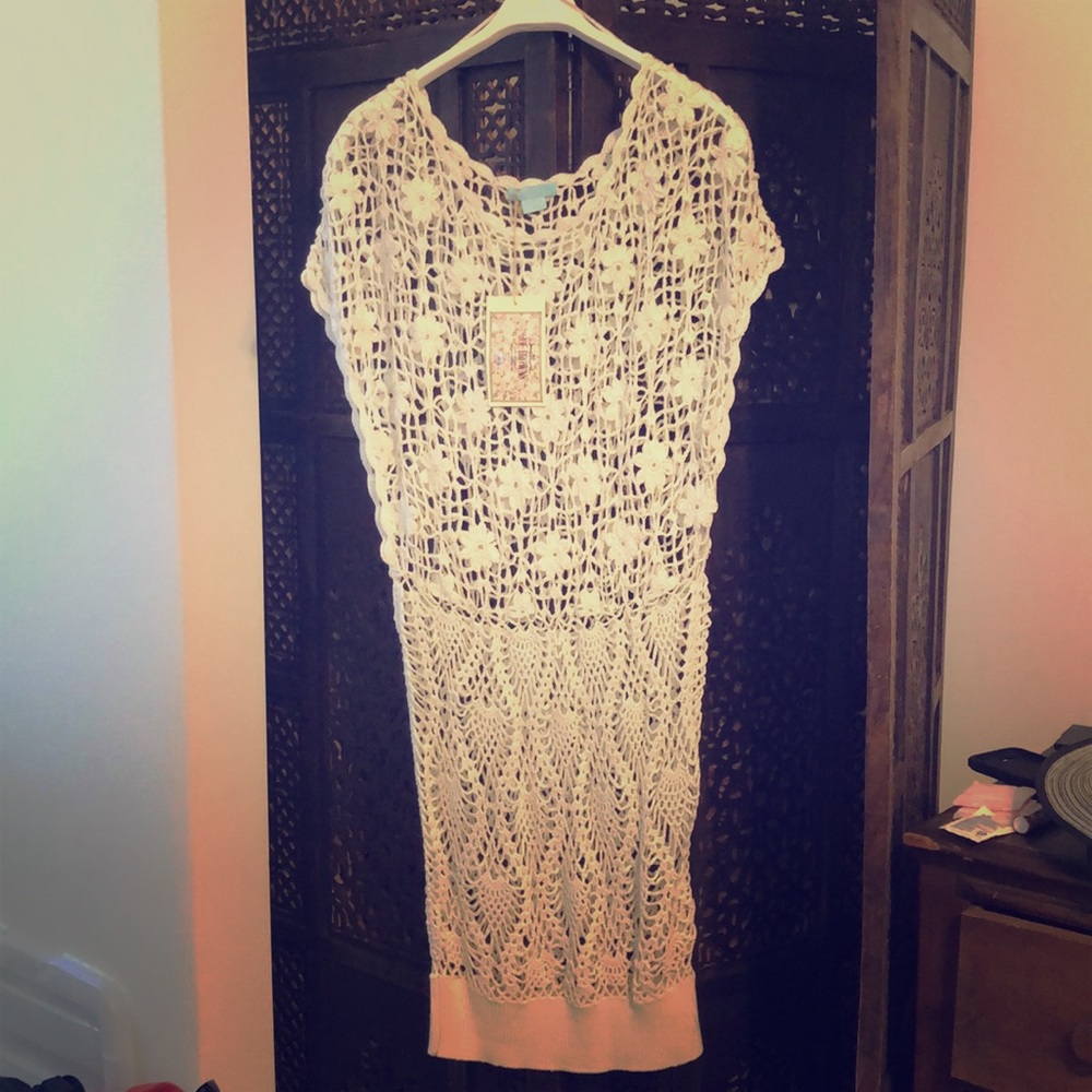 Joe Brown crocheted dolman top